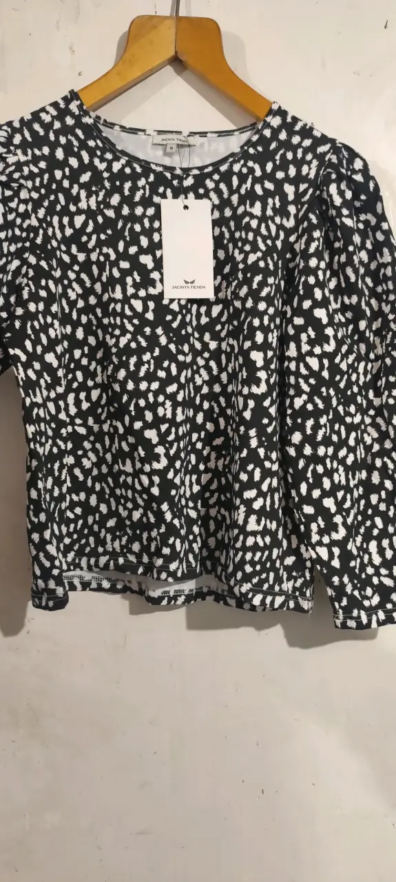 Blusa estampada negra y blanca Jacinta Tienda - 2