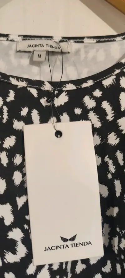 Blusa estampada negra y blanca Jacinta Tienda - miniatura 4