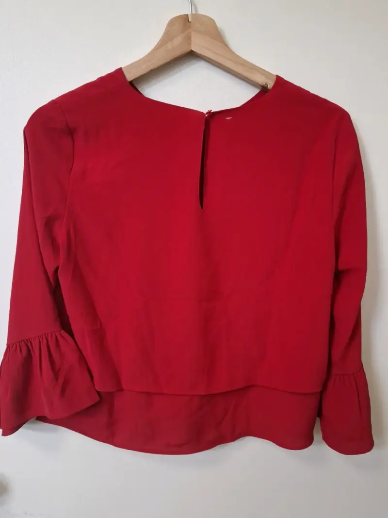 Blusa Roja de Manga Larga con Volantes - 3