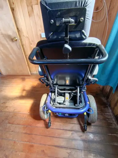 Silla de ruedas eléctrica CTM HS-7200 azul - miniatura 2