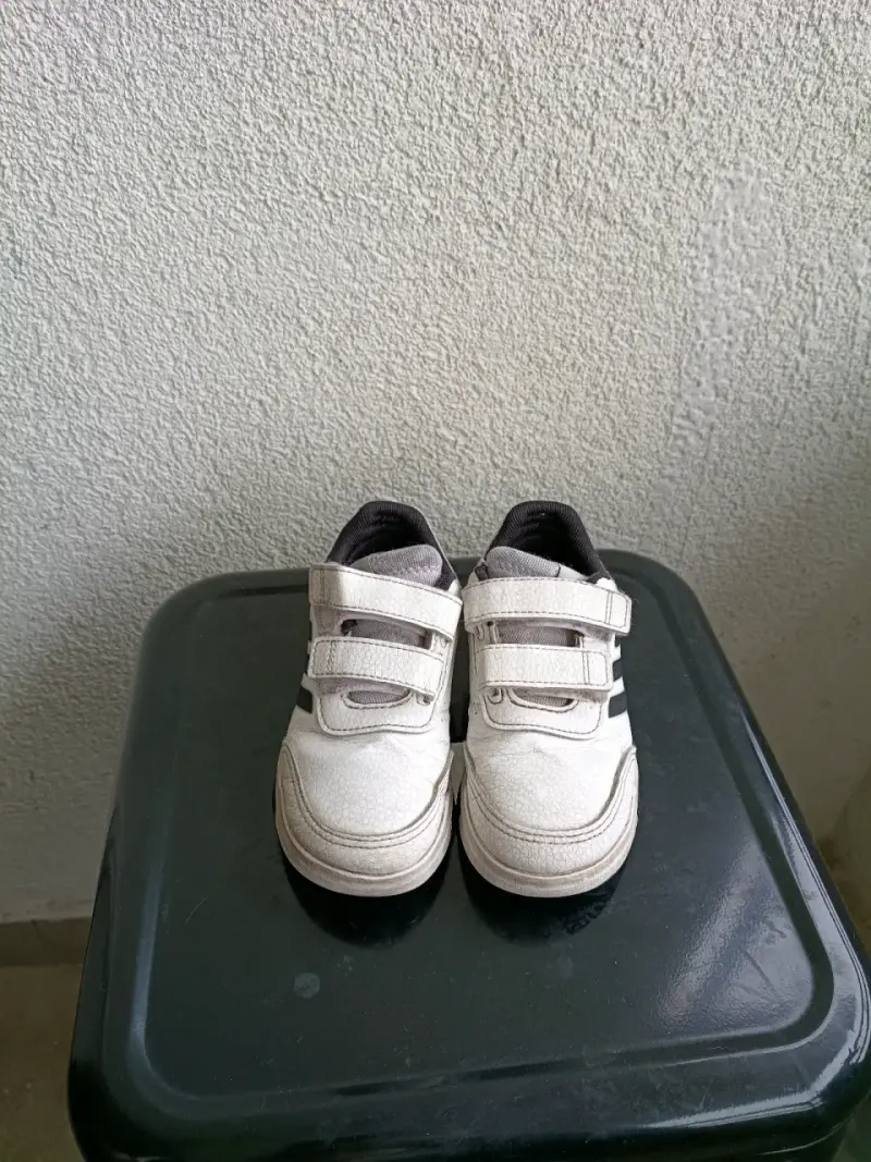 Zapatillas deportivas blancas para niños con velcro - 2