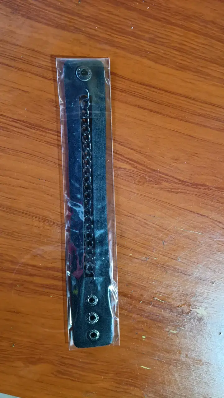 Pulsera de cuero negra con tachuelas - 2
