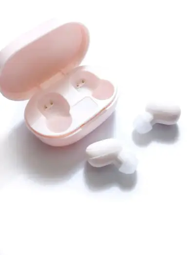 Auriculares inalámbricos con estuche de carga rosa - miniatura 1