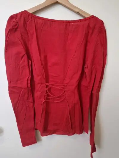 Blusa roja de manga larga para mujer - miniatura 3