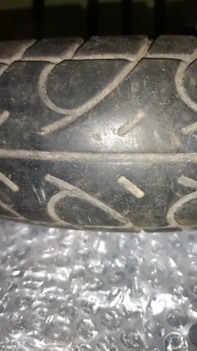 Rueda de motocicleta usada con llanta aro 10 - miniatura 2