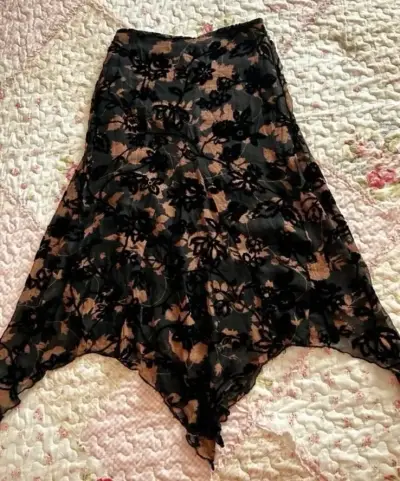 Falda umbrale negra con encaje floral xs - miniatura 3