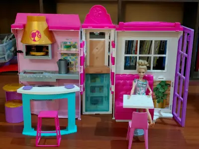 Casa de muñecas Barbie con accesorios - miniatura 1