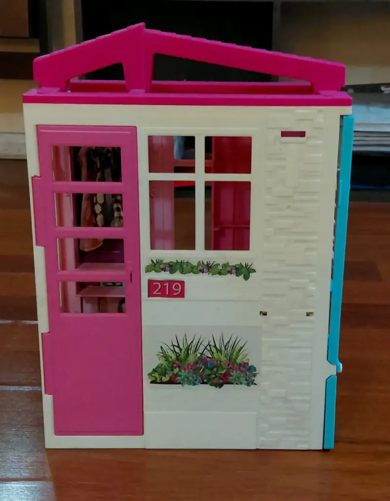 Casa de muñecas plegable con piscina y muebles - 2