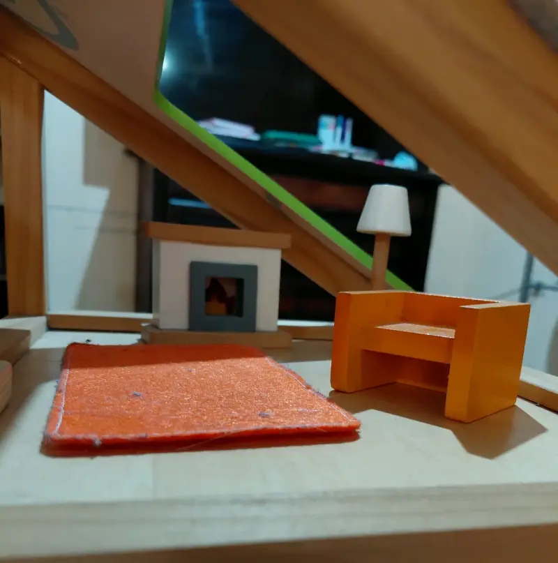 Casa de muñecas de madera con muebles - 3
