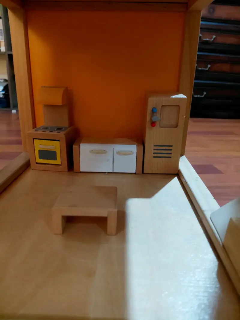 Casa de muñecas de madera con muebles - 5
