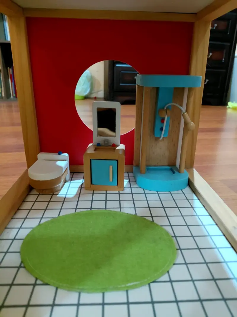 Casa de muñecas de madera con muebles - 6