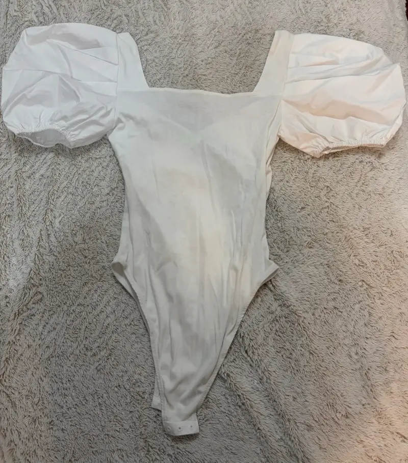 Body blanco con mangas abullonadas talla S - 2