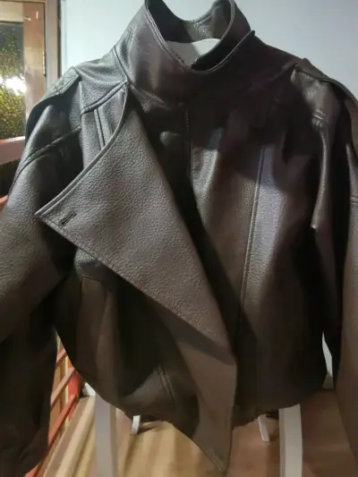 Chaqueta de cuero marrón estilo biker - miniatura 1