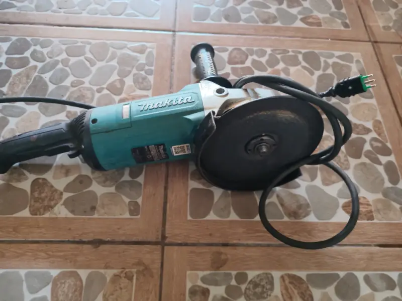 Esmeril angular Makita GA7082 - 1
