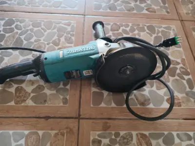 Esmeril angular Makita GA7082 - miniatura 1