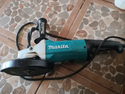 Esmeril angular Makita GA7082 - miniatura 3