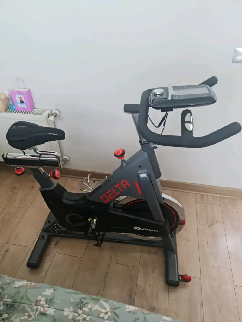 Bicicleta estática Delta Hop-Sport para ejercicio