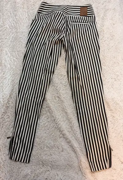 Pantalón a rayas blanco y negro con cierre - miniatura 2