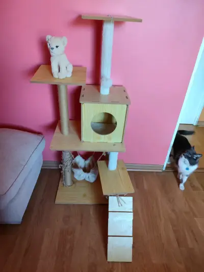 Árbol rascador para gatos de madera - miniatura 1