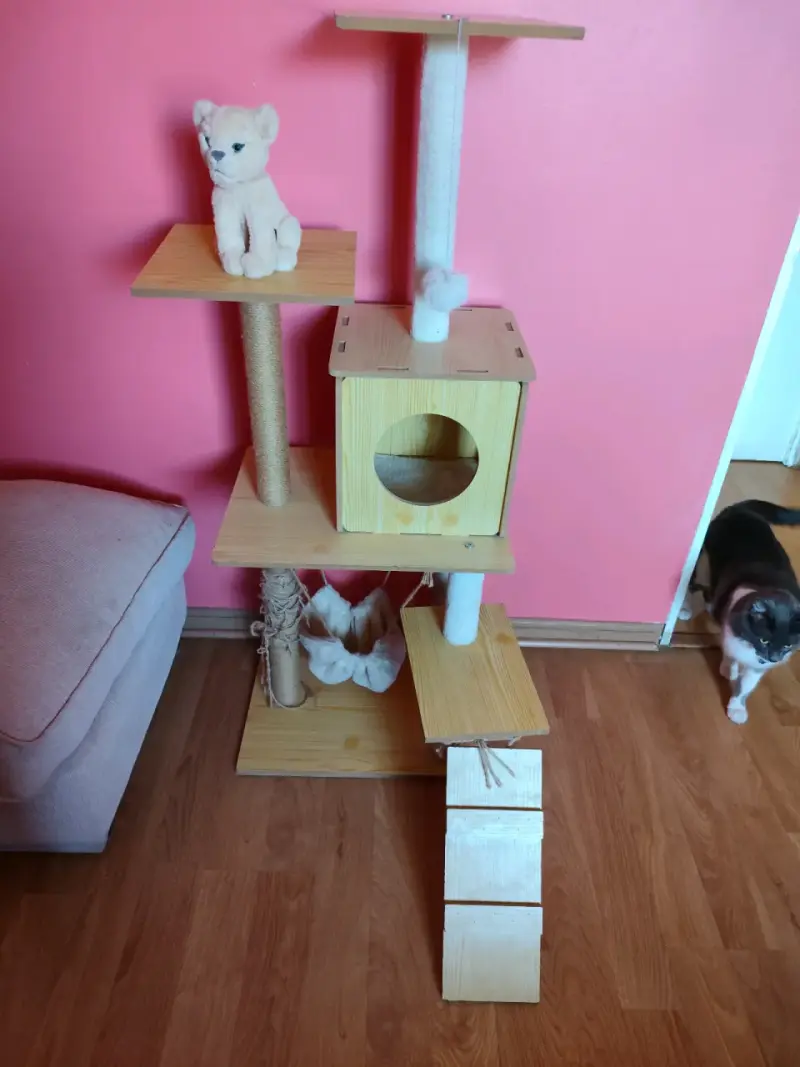 Árbol rascador para gatos de madera - 2