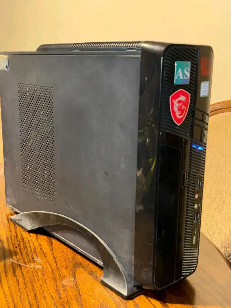 Computador de Escritorio MSI - 1
