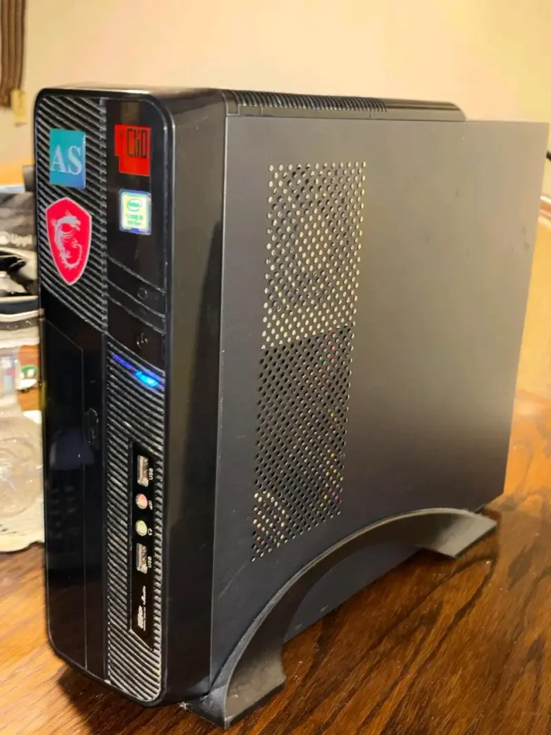 Computador de Escritorio MSI - 2