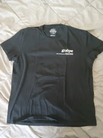 Polera negra con diseño gráfico Guêpe - miniatura 1