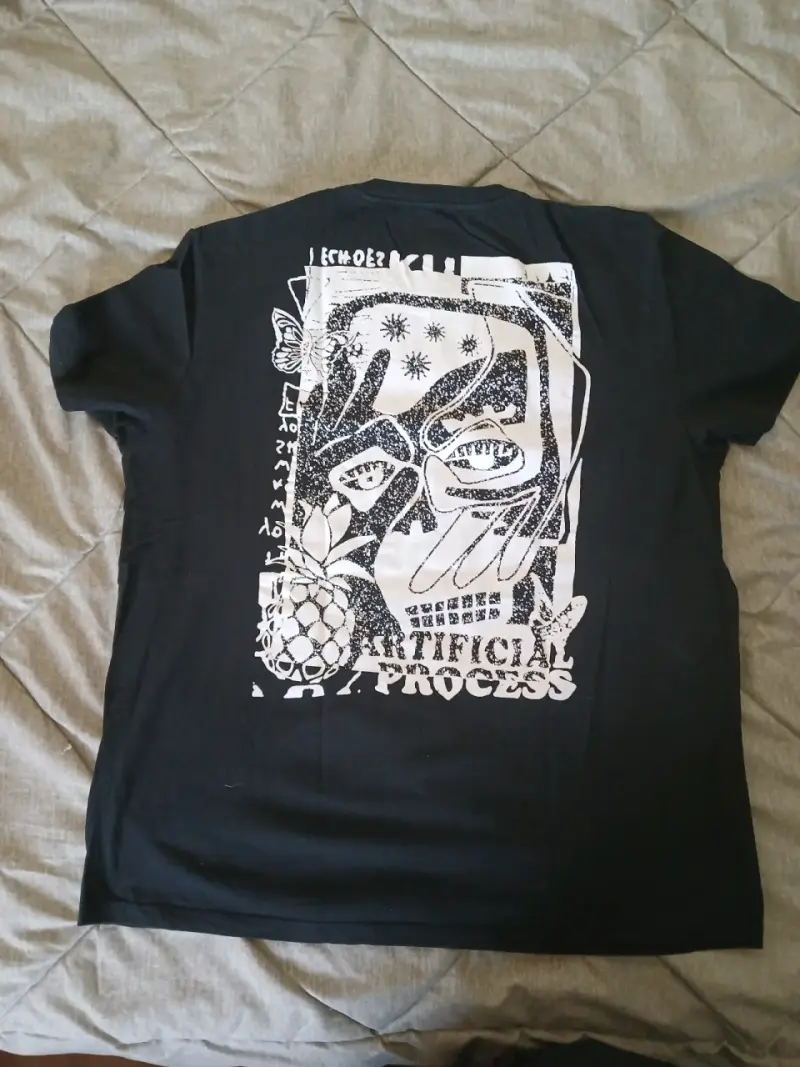 Polera negra con diseño gráfico Guêpe - 2