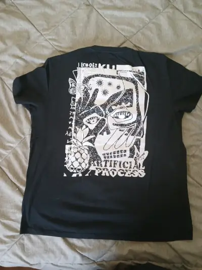 Polera negra con diseño gráfico Guêpe - miniatura 2