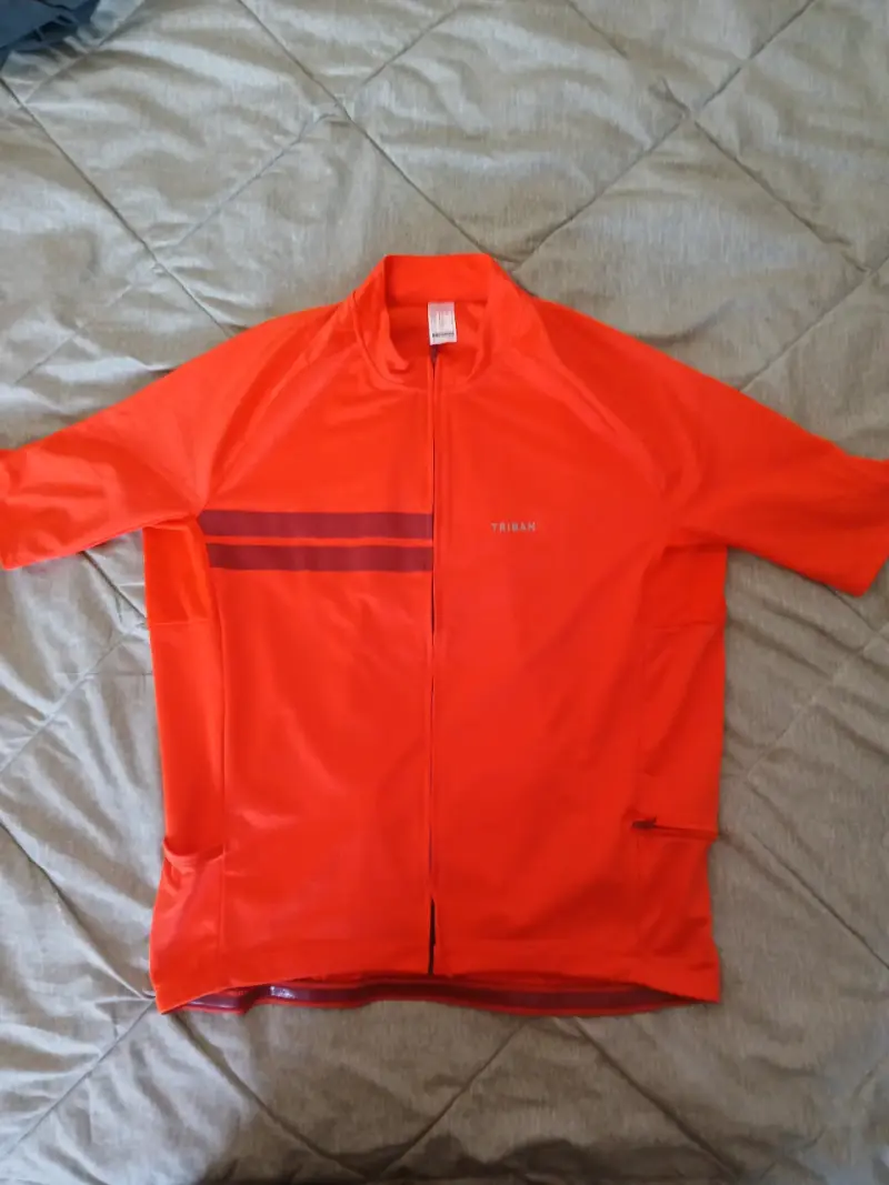 Polera de ciclismo Triban roja con cierre completo