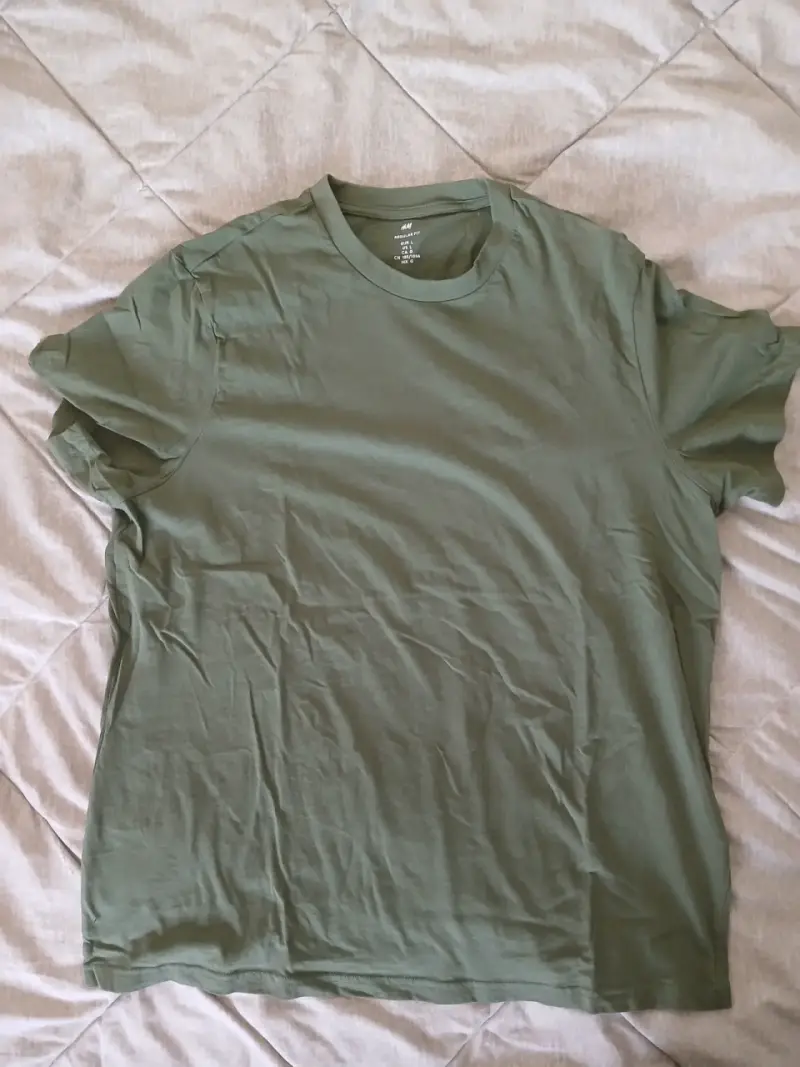 Polera verde oliva H&M para hombre