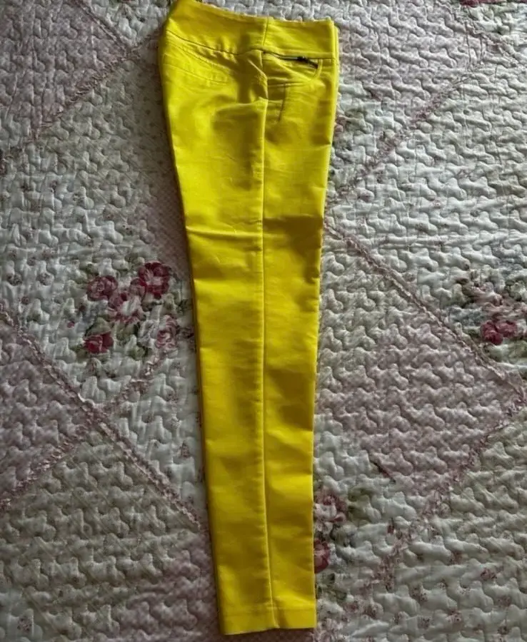 Pantalones amarillos con cierre decorativo talla38 - 2