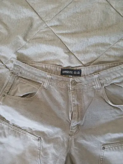 Bermudas cargo beige Opposite para hombre - miniatura 2