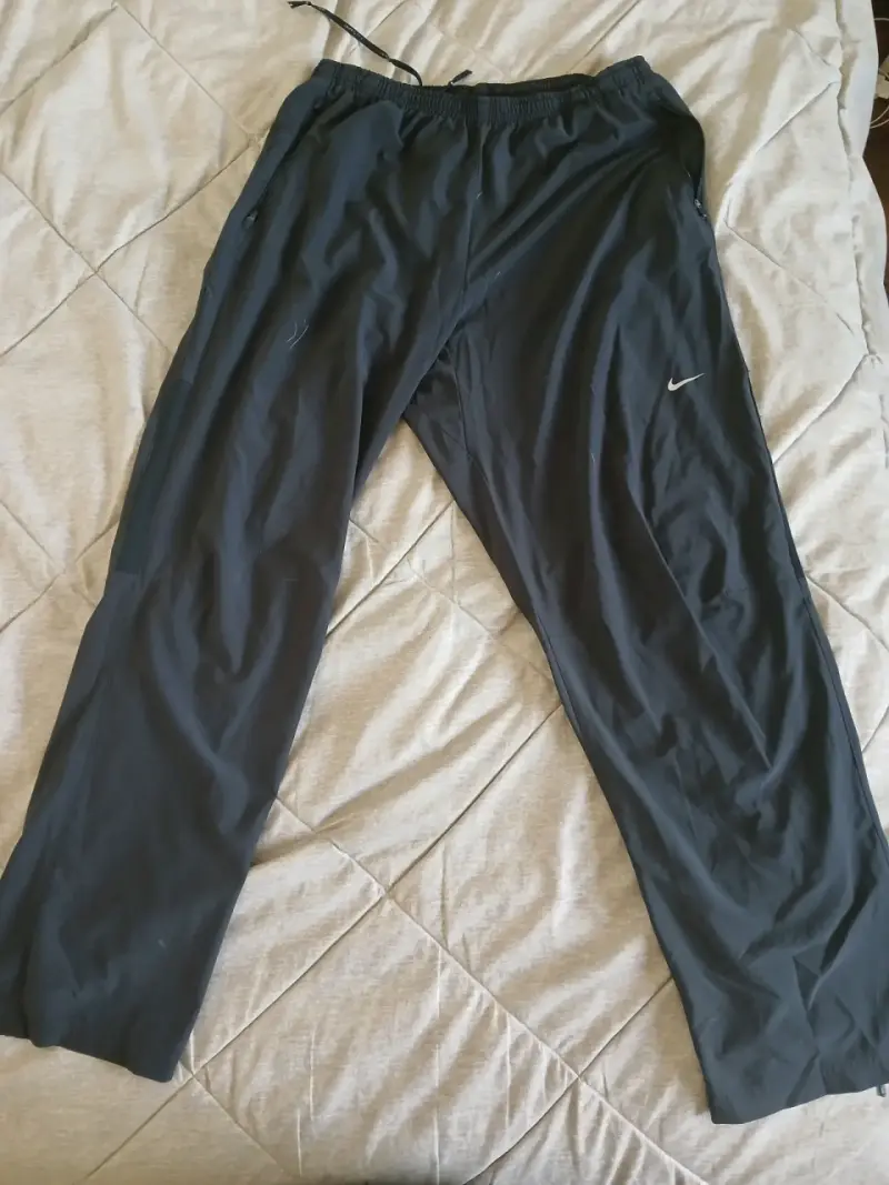 Pantalones deportivos negros Nike para hombre