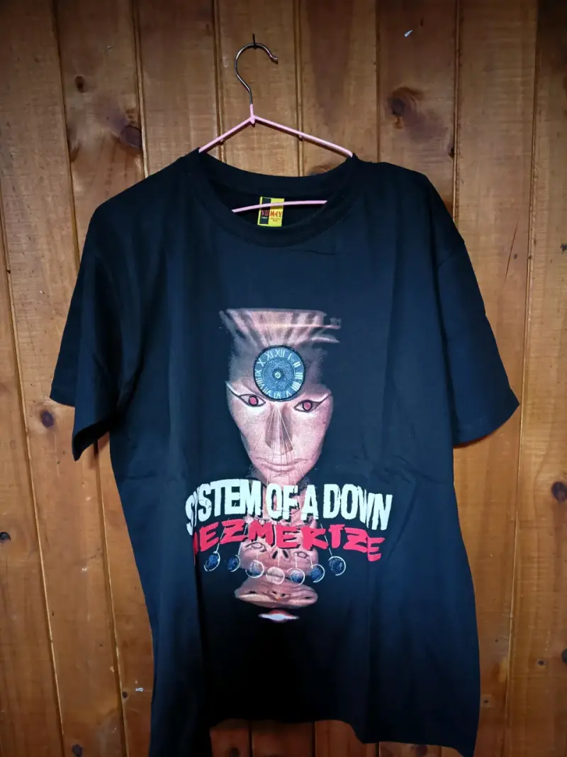 Polera negra System of a Down Mezmerize