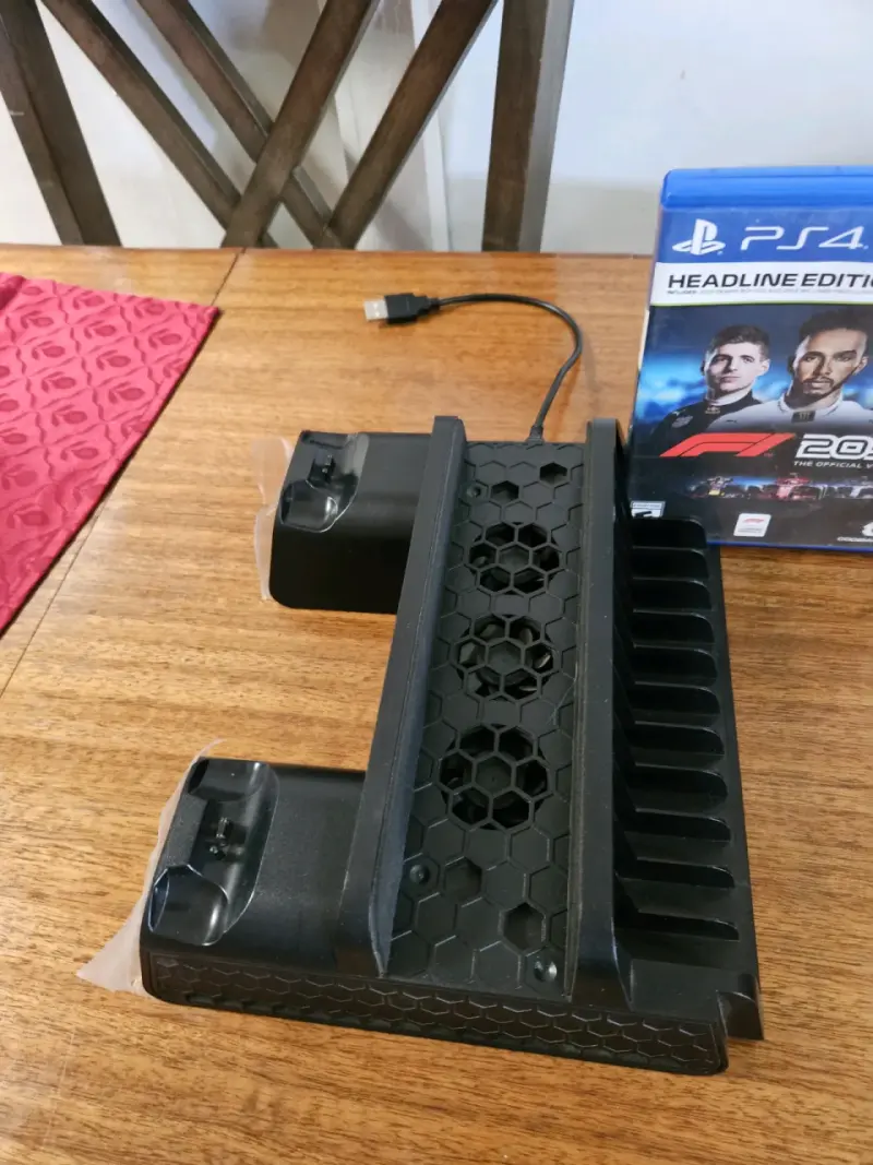 Consola PlayStation 4 Pro con control y cables - 5