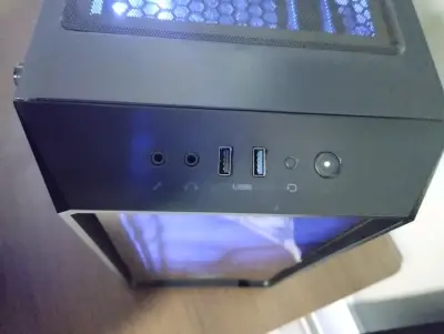 Gabinete de PC Cougar con panel lateral de vidrio - miniatura 4