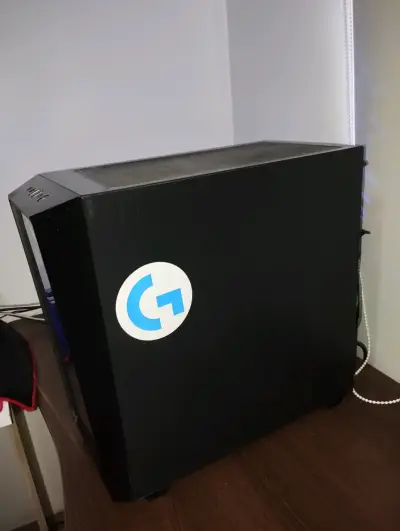 Gabinete de PC Cougar con panel lateral de vidrio - miniatura 6