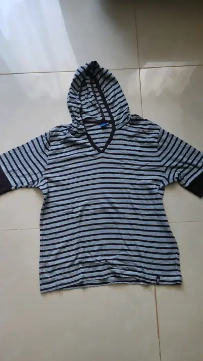 Polera con capucha a rayas Cecil y2k - miniatura 1