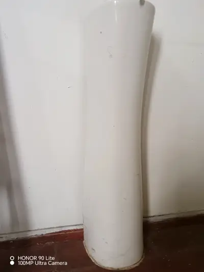 Lavamanos de cerámica con pedestal blanco - miniatura 2
