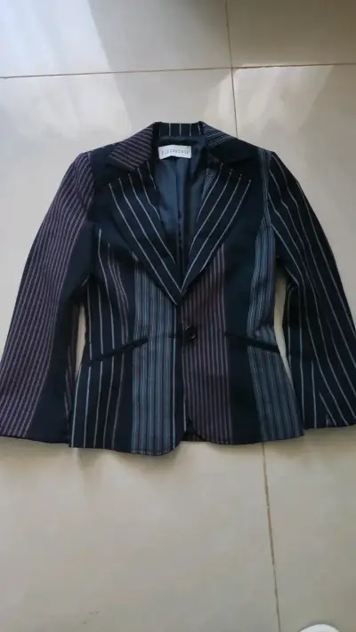 Blazer de rayas para mujer Clockhouse - miniatura 1