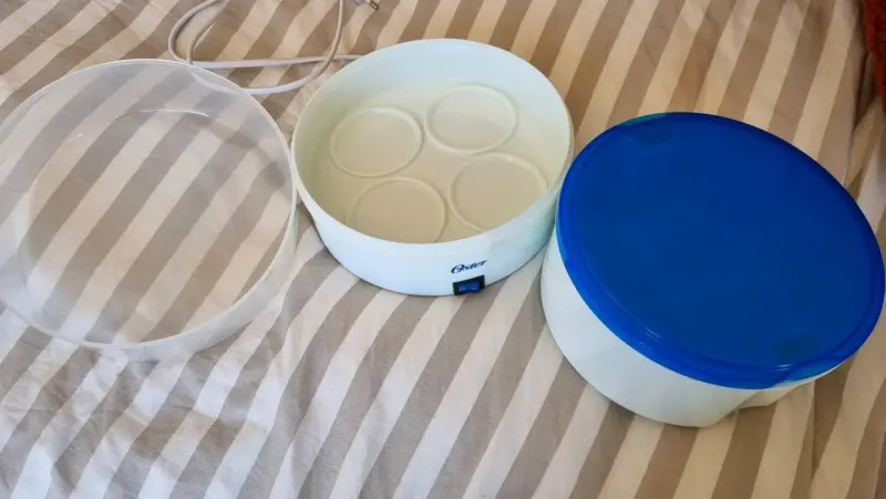 Yogurtera Oster 10W con Accesorios - 3