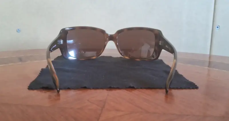 Gafas de sol DKNY marrones elegantes - 2
