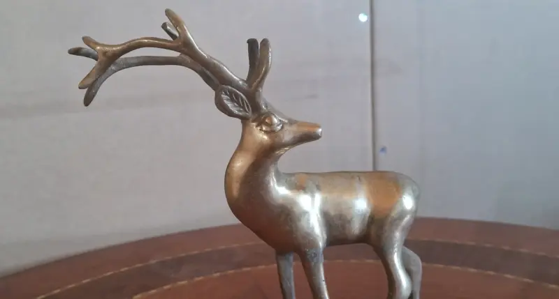Figura Decorativa de Ciervo en Bronce Macizo - 3