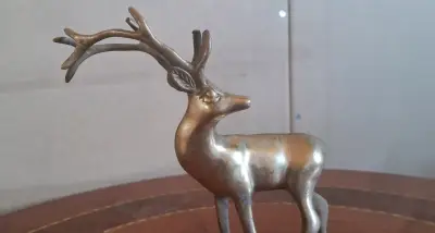 Figura Decorativa de Ciervo en Bronce Macizo - miniatura 3