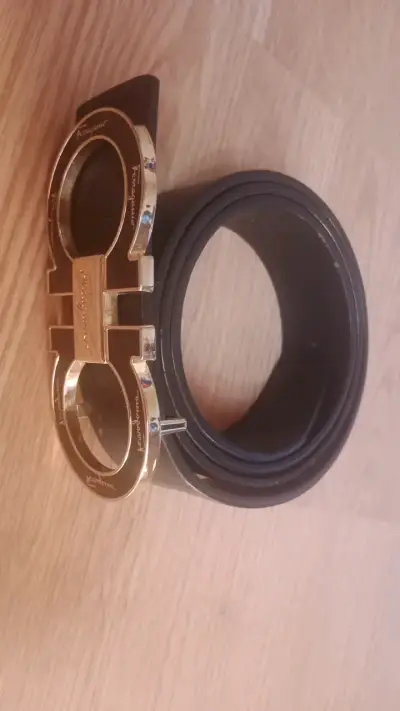 Cinturón de cuero Ferragamo con hebilla dorada - miniatura 4