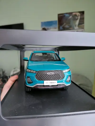 Modelo a escala SUV Chery Tiggo 7 azul - miniatura 1