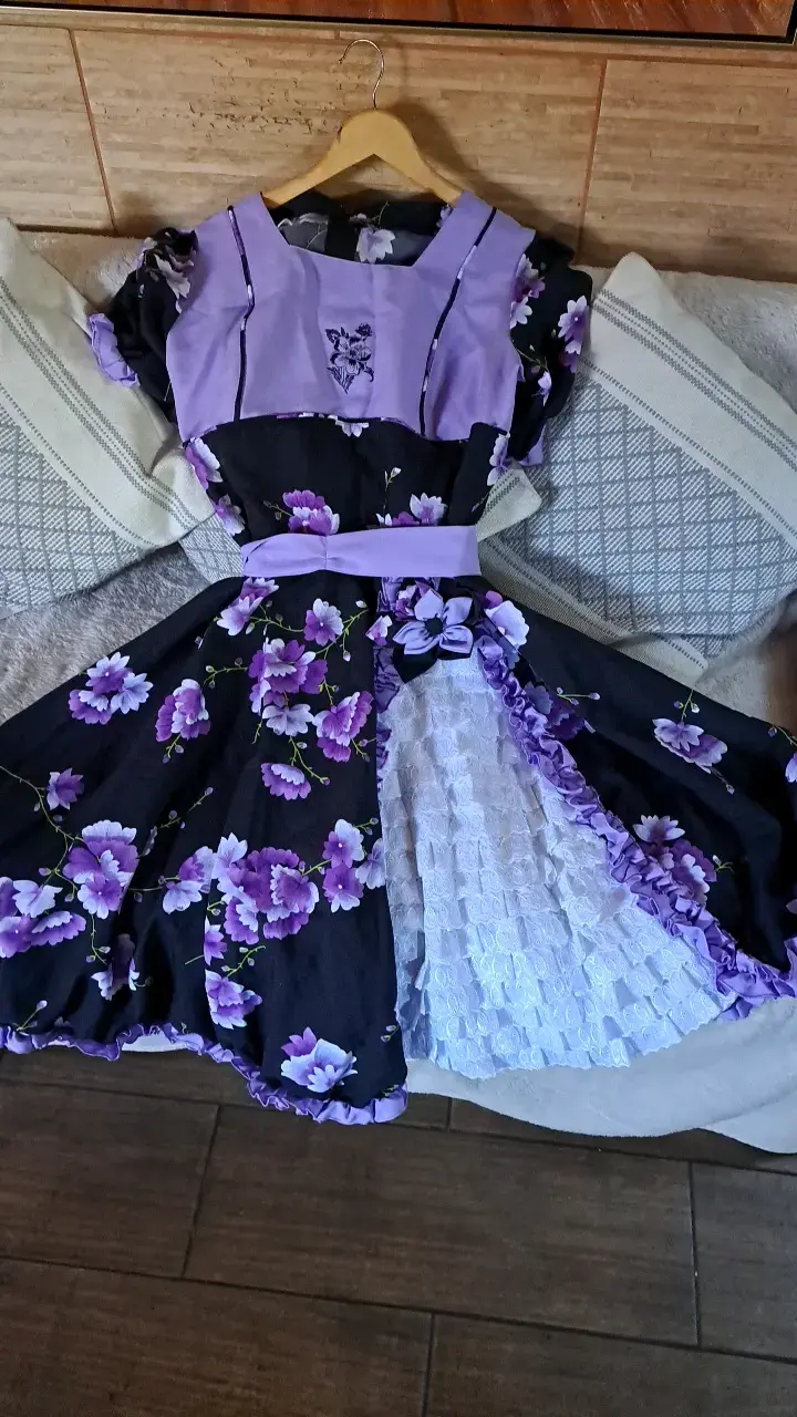 Vestido de huasa chilena con encaje y lazo - 1