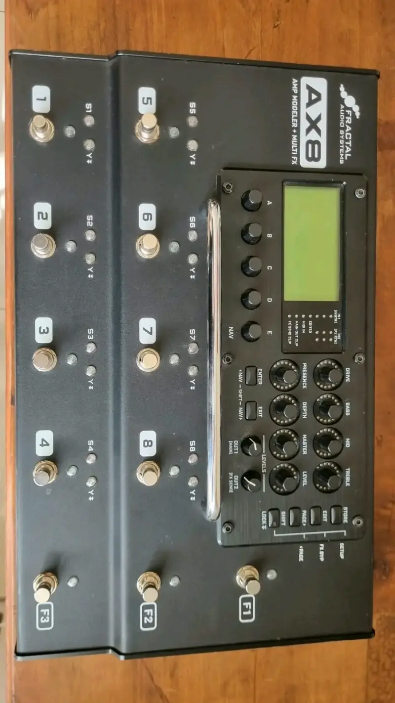 Pedalera Fractal Audio Systems AX8 para guitarra - 2