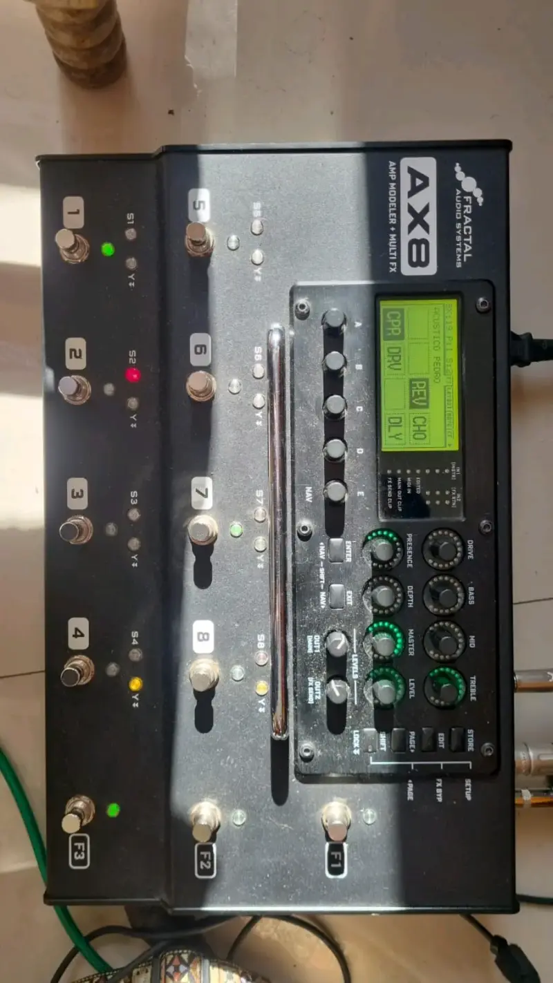 Pedalera Fractal Audio Systems AX8 para guitarra - 4